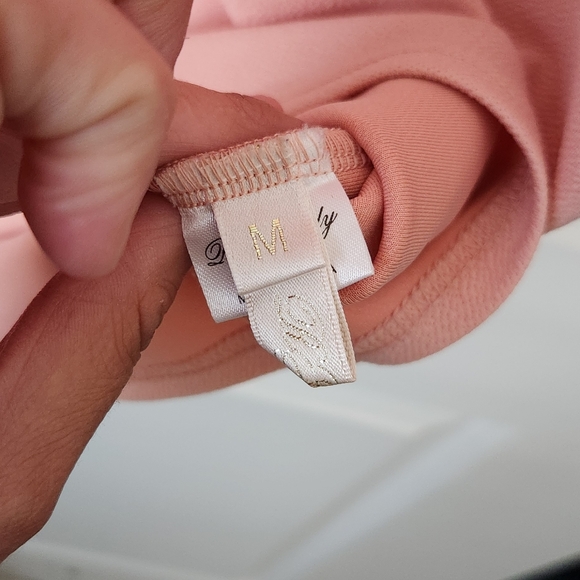 Elegant Pink Pleated Pencil Dress for Work - Picture 3 of 4